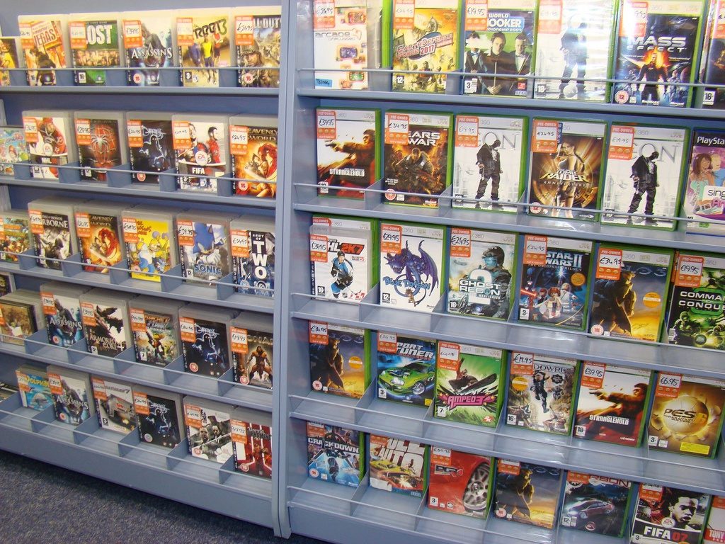 videogames fisici gamestop in crisi